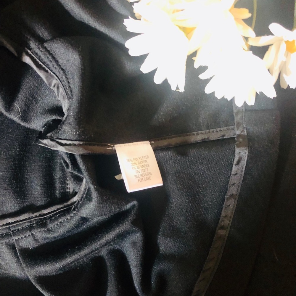 ✨2/$12 Beautiful Black blazer - Picture 5 of 5
